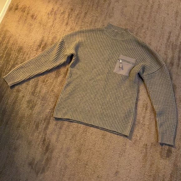 Oversized pullover mockneck sz medium, like new - Picture 2 of 4